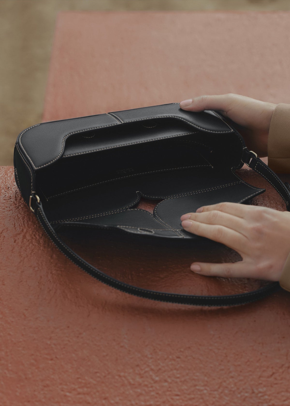 Osmo - Noir Coutures Écrues Lisse